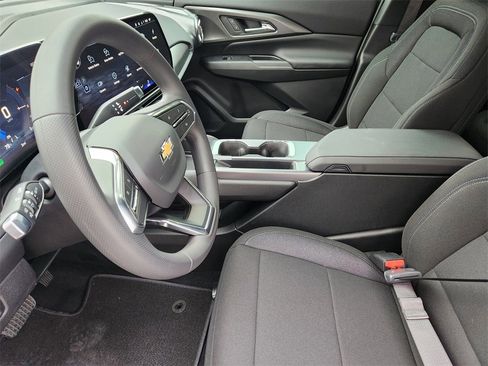 New 2026 Chevrolet Equinox EV LT image 9