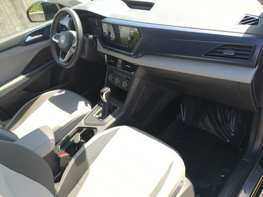 Certified 2022 Volkswagen Taos SE FWD image 12