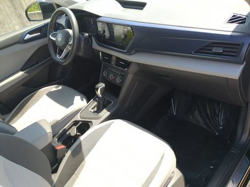 Certified 2022 Volkswagen Taos SE FWD image 12