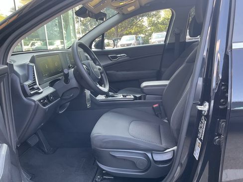 Used 2025 Kia Sportage LX FWD image 8