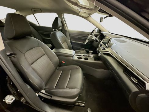 Used 2025 Nissan Altima 2.5 SV image 31