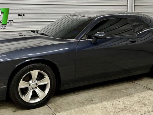 Used 2018 Dodge Challenger SXT image 1
