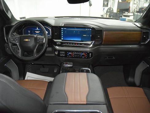 Used 2024 Chevrolet Silverado 1500 High Country w/ Technology Package image 32