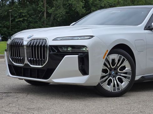 Used 2024 BMW 750e xDrive w/ Executive Package image 2