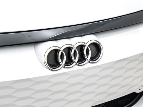 Used 2023 Audi e-tron GT Premium Plus image 14