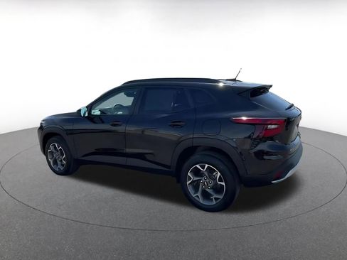 Used 2025 Chevrolet Trax LT FWD image 10