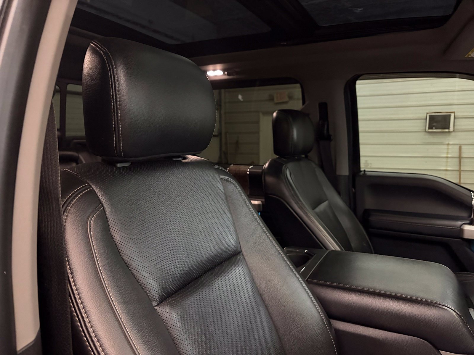 Used 2018 Ford F350 Lariat w/ Lariat Ultimate Package AWD/4WD image 24