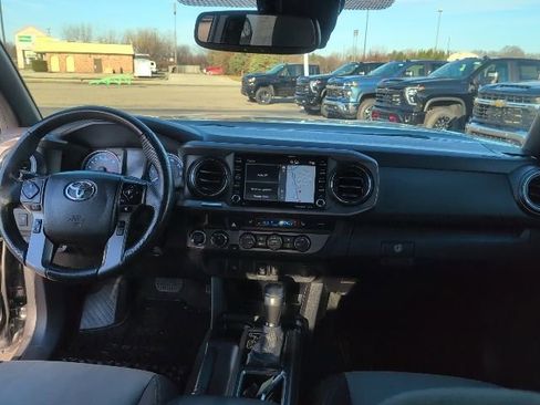 Used 2021 Toyota Tacoma TRD Off-Road image 39