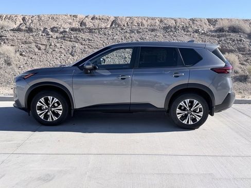 Used 2023 Nissan Rogue SV image 4