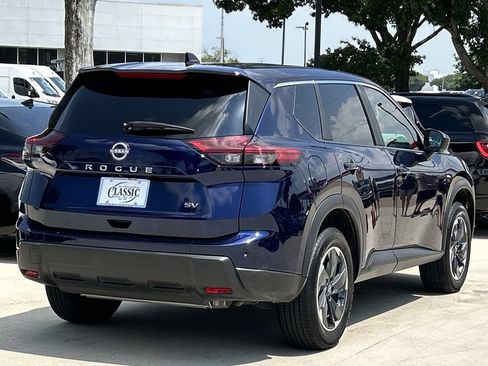 Used 2024 Nissan Rogue SV FWD image 4