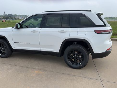 New 2026 Jeep Grand Cherokee Altitude AWD/4WD image 6