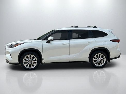 Used 2026 Toyota Highlander Limited image 8