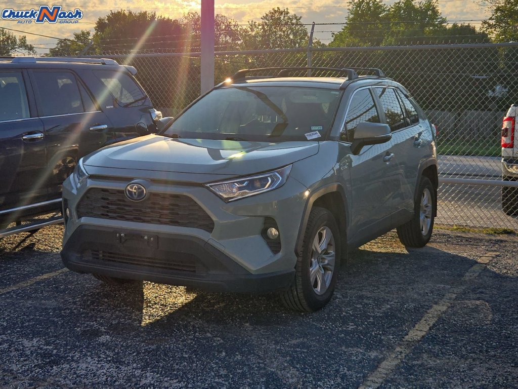 Used 2021 Toyota RAV4 XLE w/ Convenience Package AWD/4WD image 3
