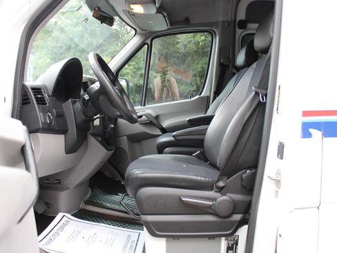 Used 2016 Mercedes-Benz Sprinter 2500 image 21