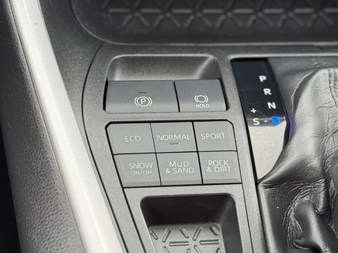 Used 2021 Toyota RAV4 LE AWD/4WD image 20