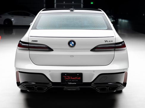 Used 2024 BMW 760i xDrive image 25