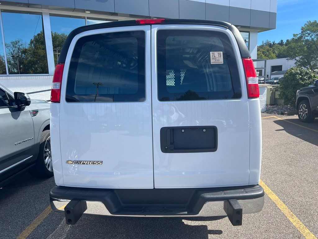 Used 2025 Chevrolet Express 2500 w/ Driver Convenience Package RWD image 5
