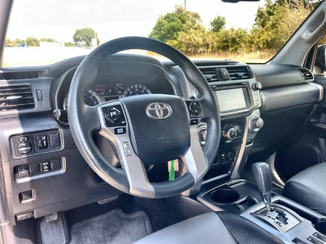 Used 2018 Toyota 4Runner SR5 Premium RWD image 15