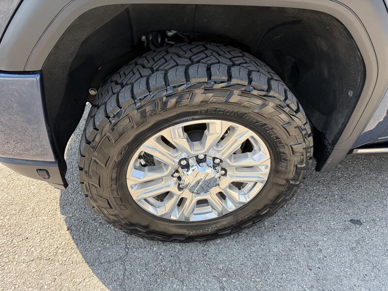 Used 2022 GMC Sierra 2500 Denali AWD/4WD image 13