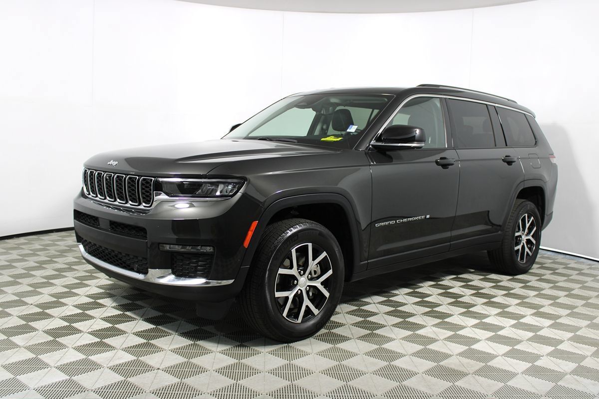 Used 2023 Jeep Grand Cherokee L Limited w/ Luxury Tech Group II RWD image 3