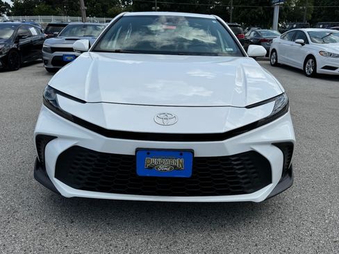 Used 2025 Toyota Camry SE AWD/4WD image 9