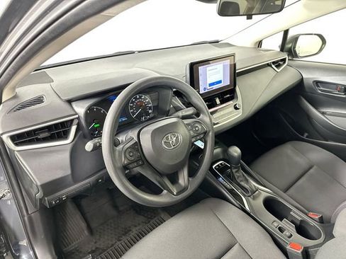 Used 2025 Toyota Corolla LE FWD image 17