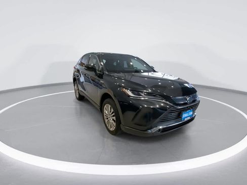 Used 2021 Toyota Venza Limited image 2