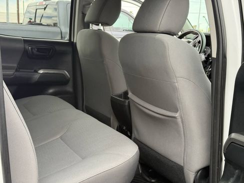 Used 2017 Toyota Tacoma SR5 w/ Tow Package RWD image 14