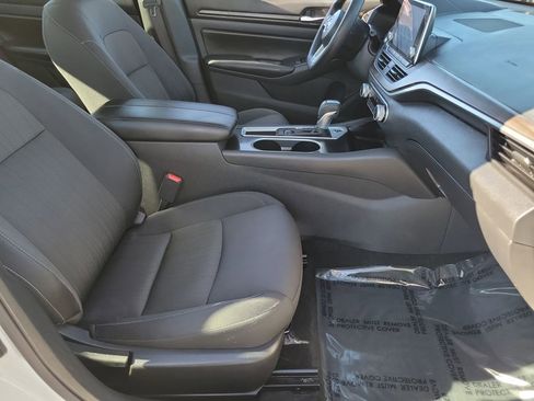 Used 2024 Nissan Altima 2.5 SV image 16