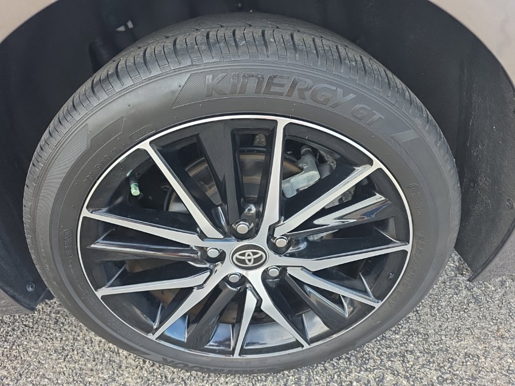 Used 2024 Toyota Camry SE FWD image 7