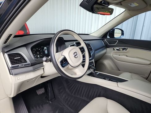 Used 2020 Volvo XC90 T5 Momentum w/ Protection Package Premier FWD image 15