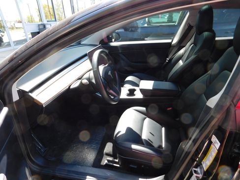 Used 2019 Tesla Model 3 Standard Range Plus image 11