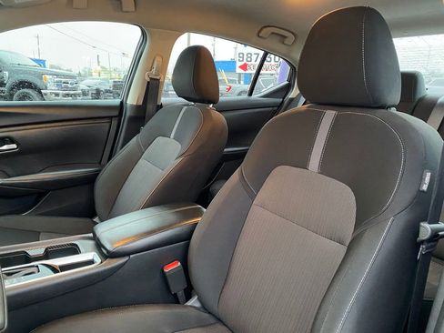 Used 2025 Nissan Sentra SV image 9