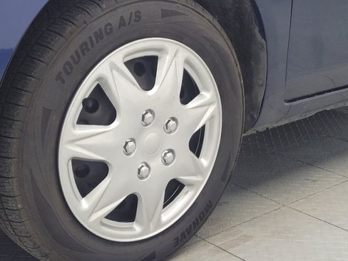 Used 2018 Nissan Versa SV FWD image 31