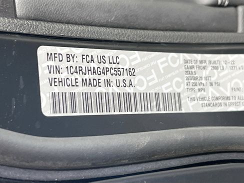 Used 2023 Jeep Grand Cherokee Altitude image 31