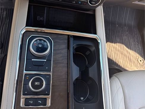 Used 2020 Ford Expedition Platinum image 16
