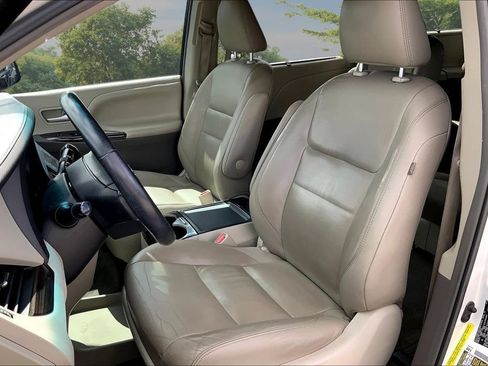 Used 2015 Toyota Sienna XLE Premium FWD image 20