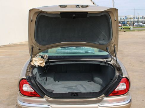 Used 2005 Jaguar XJ8 RWD image 8