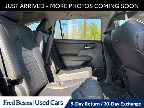Used 2023 Toyota Highlander XLE AWD/4WD image 17