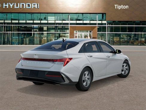 New 2026 Hyundai Elantra SE image 4