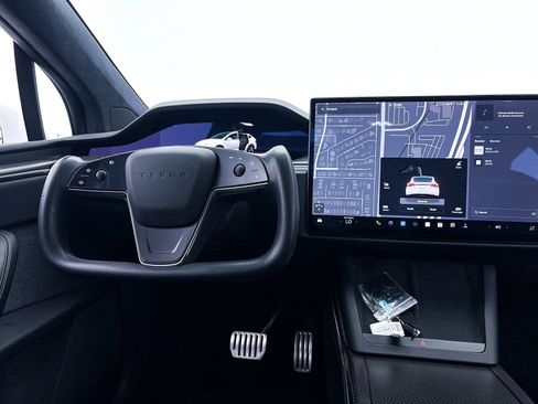 Used 2022 Tesla Model X Plaid AWD/4WD image 3