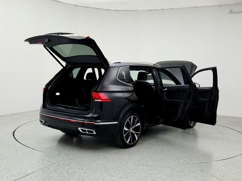 Used 2023 Volkswagen Tiguan SEL R-Line image 11