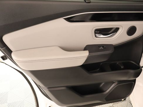 Used 2023 Honda Pilot Touring image 19