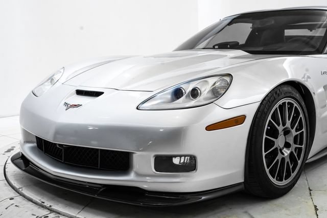 Used 2009 Chevrolet Corvette ZR1 w/ Preferred Equipment Group RWD image 18