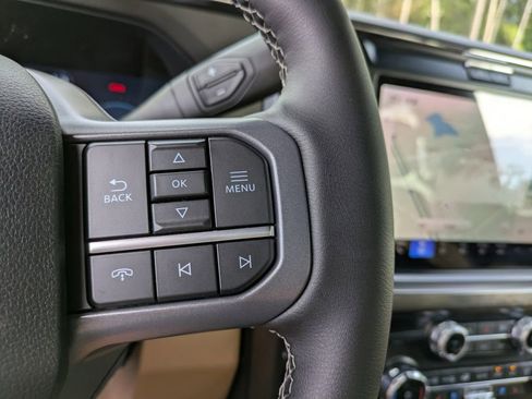 New 2026 Ford F250 Lariat w/ Black Appearance Package image 31