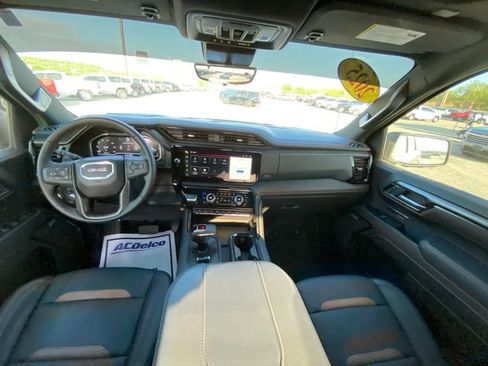 Used 2025 GMC Sierra 1500 AT4 w/ Technology Package AWD/4WD image 15