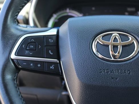 Used 2022 Toyota Highlander XLE AWD/4WD image 22