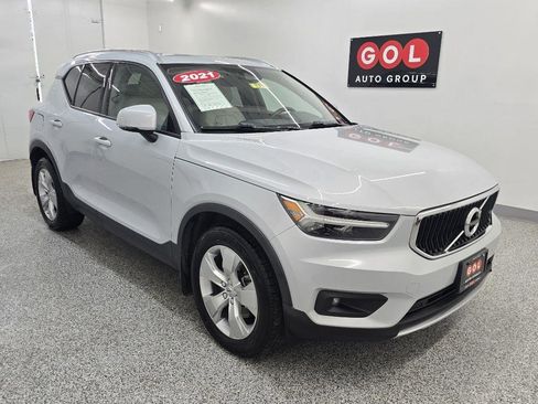 Used 2021 Volvo XC40 T5 Momentum AWD/4WD image 1