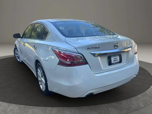 Used 2015 Nissan Altima 2.5 SL w/ Technology Package FWD image 4