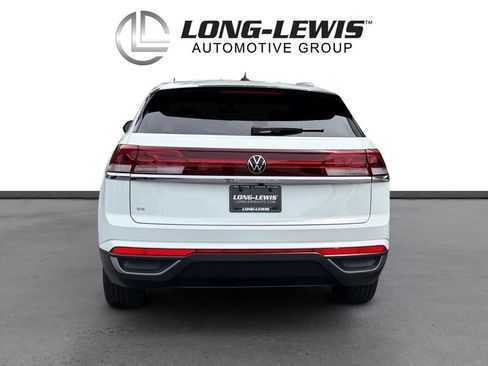 Certified 2024 Volkswagen Atlas Cross Sport SE FWD image 5